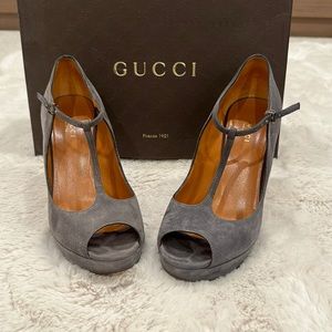 Gucci gray suede pumps